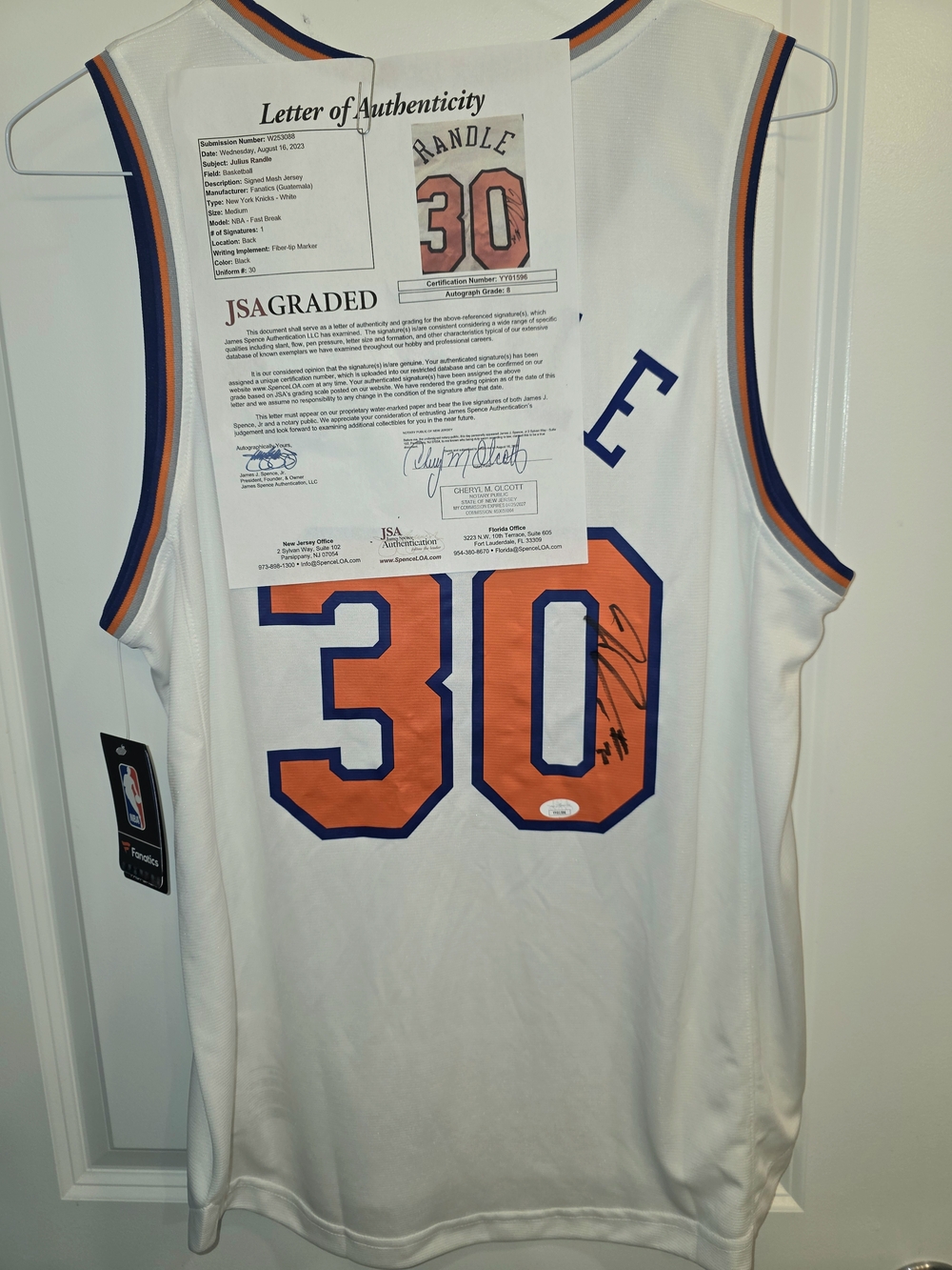 NEW YORK KNICKS JULIUS RANDLE SIGNED JERSEY | SIZE MEDIUM | JSA GRADED 8
